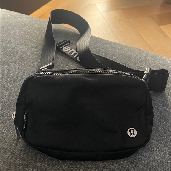 lululemon athletica Handbags - lululemon everyday belt bag